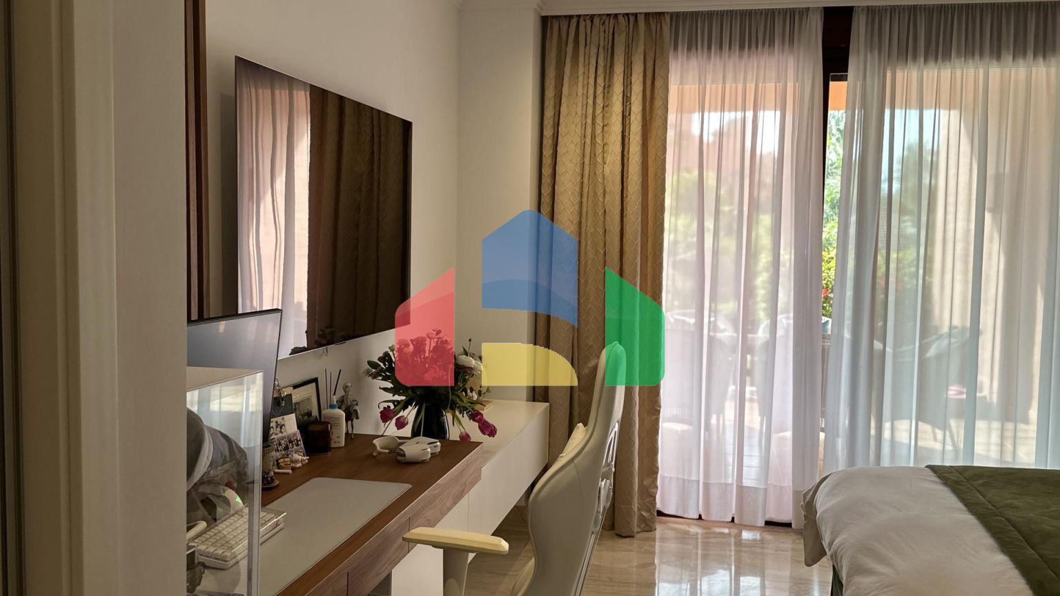 Полностью отремонтированная 4-комнатная квартира в Новой Золотой Миле, закрытом комплексе с круглосуточной охраной.