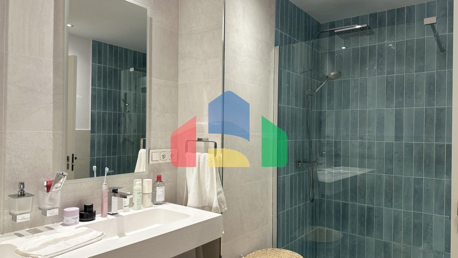 Полностью отремонтированная 4-комнатная квартира в Новой Золотой Миле, закрытом комплексе с круглосуточной охраной.