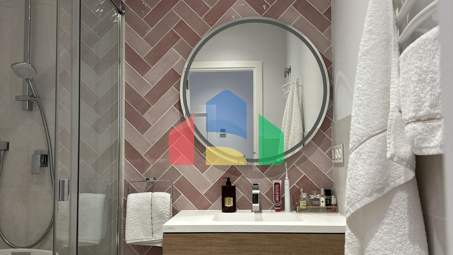 Полностью отремонтированная 4-комнатная квартира в Новой Золотой Миле, закрытом комплексе с круглосуточной охраной.