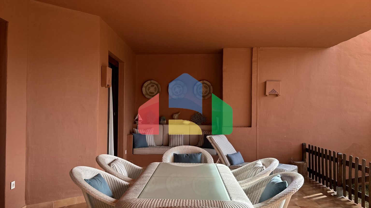 Полностью отремонтированная 4-комнатная квартира в Новой Золотой Миле, закрытом комплексе с круглосуточной охраной.