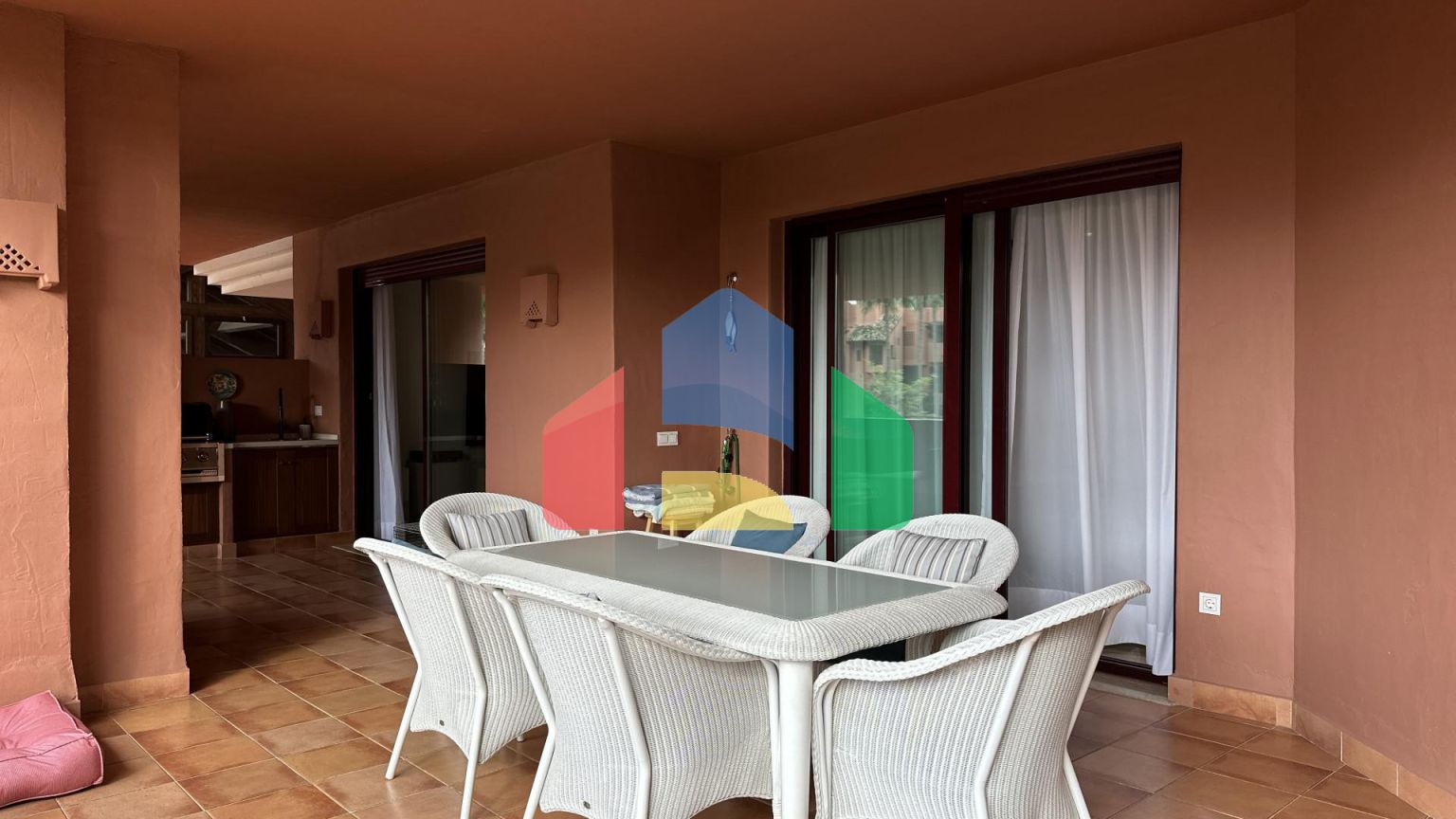 Полностью отремонтированная 4-комнатная квартира в Новой Золотой Миле, закрытом комплексе с круглосуточной охраной.