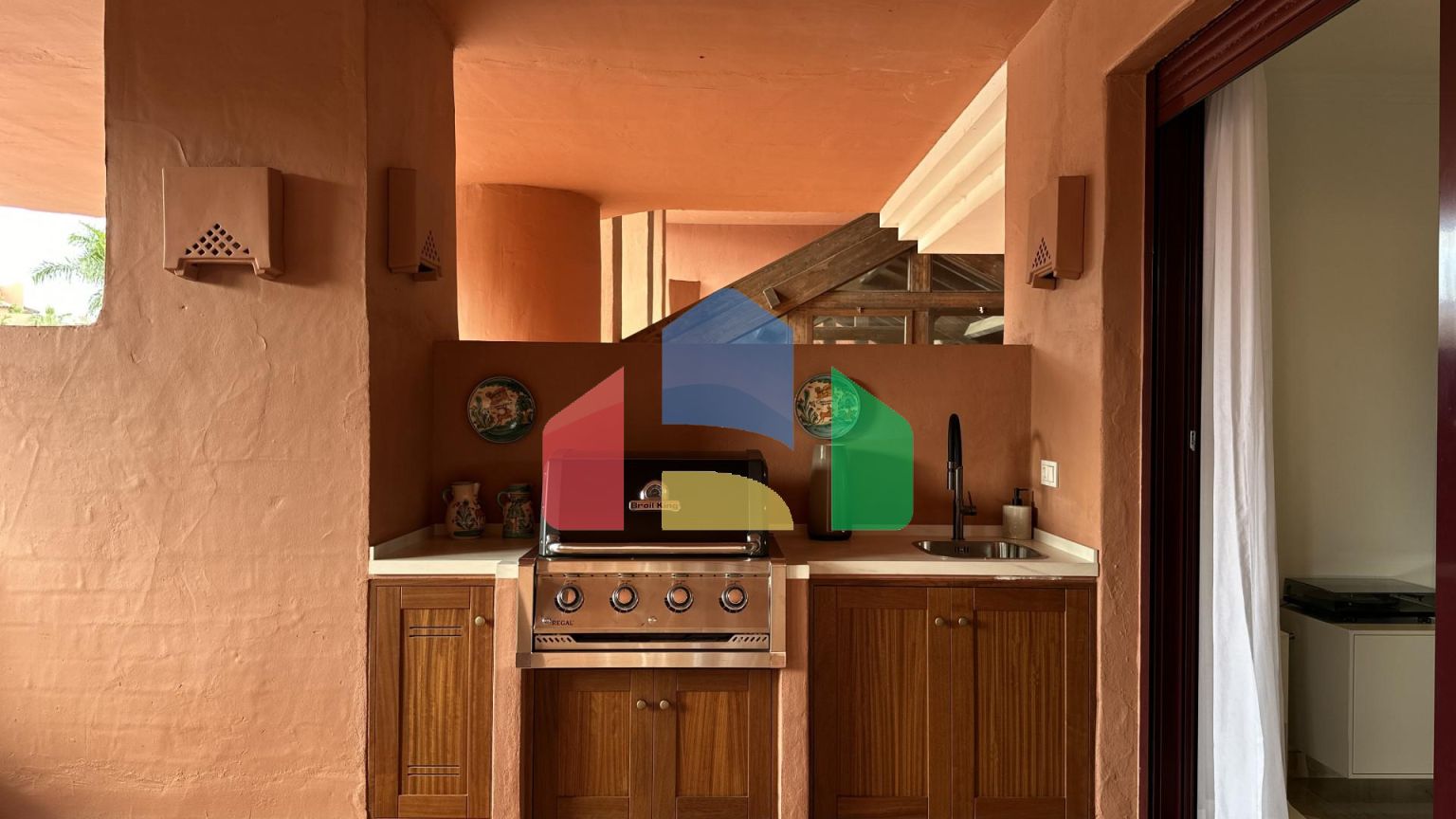 Полностью отремонтированная 4-комнатная квартира в Новой Золотой Миле, закрытом комплексе с круглосуточной охраной.