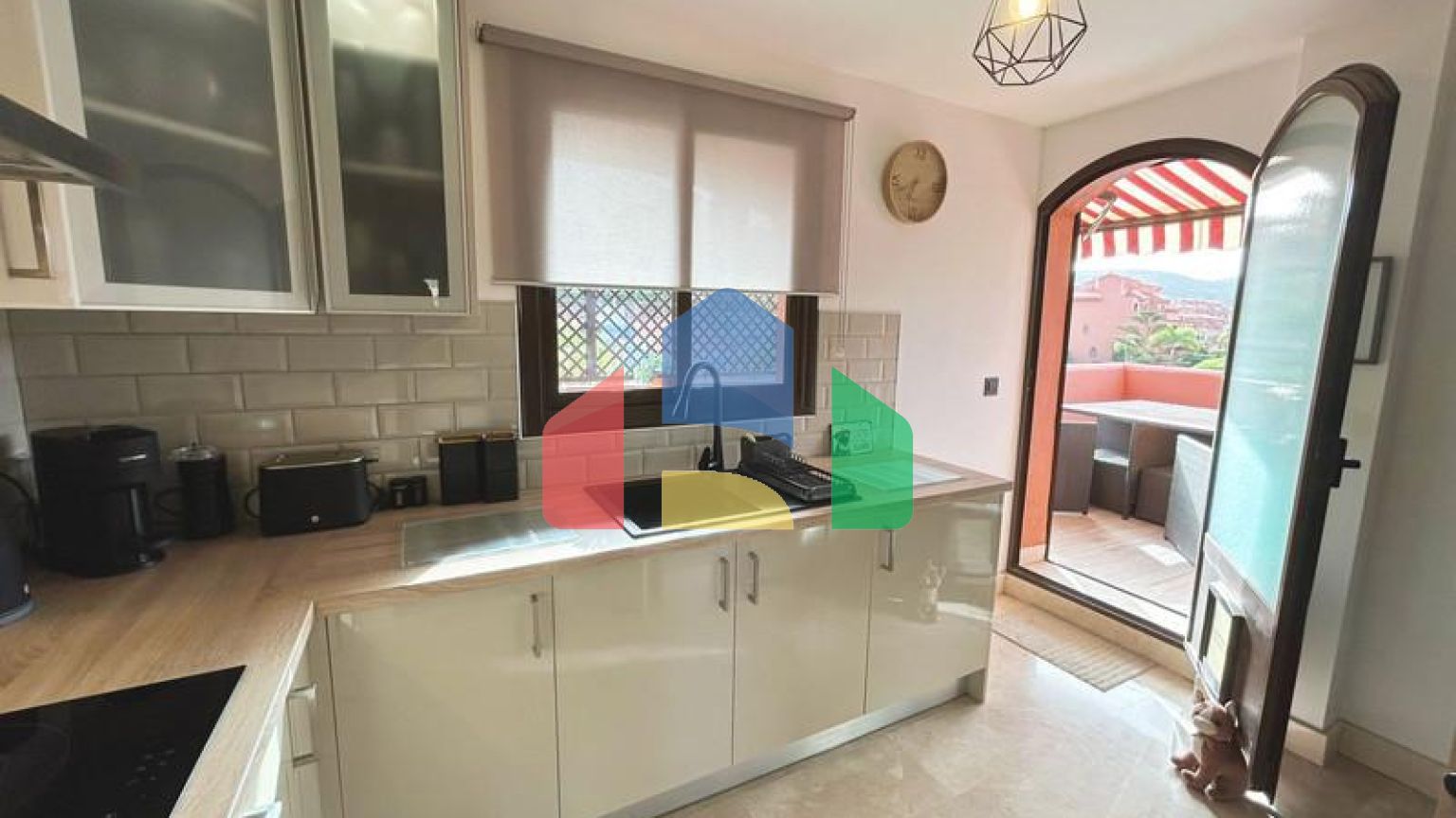 Дуплекс на продажу в Эстепоне.