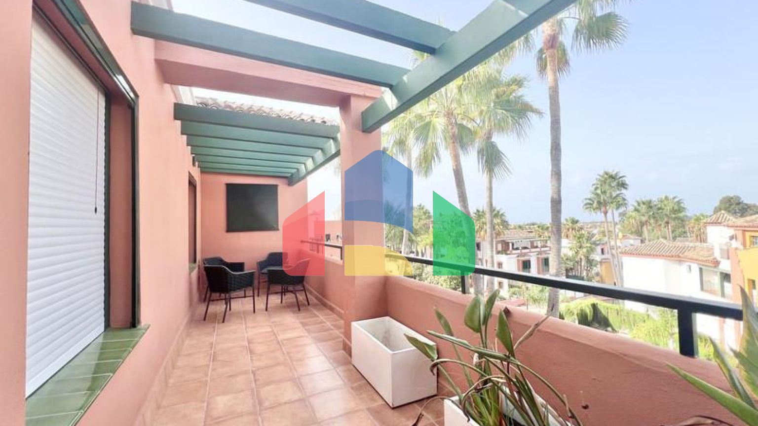 Дуплекс-пентхаус на продажу в Эстепоне.