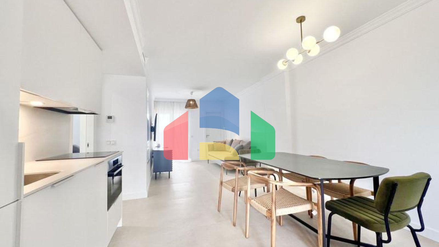 Дуплекс-пентхаус на продажу в Эстепоне.