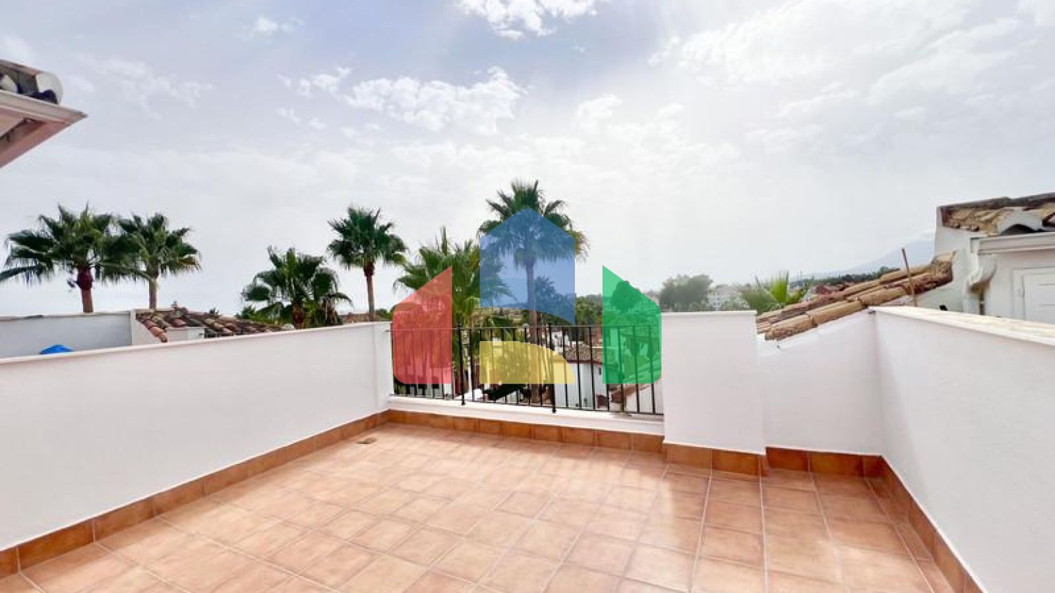 Дуплекс-пентхаус на продажу в Эстепоне.