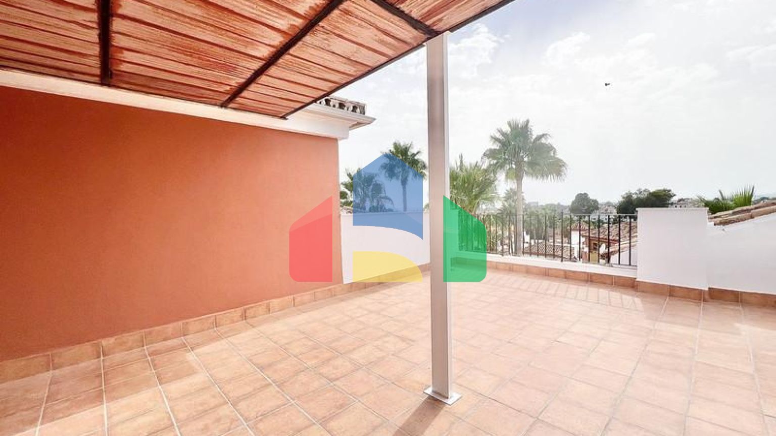 Дуплекс-пентхаус на продажу в Эстепоне.