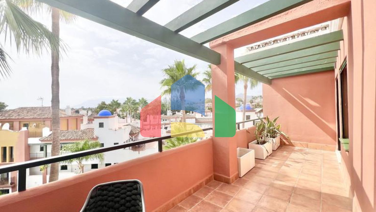 Дуплекс-пентхаус на продажу в Эстепоне.