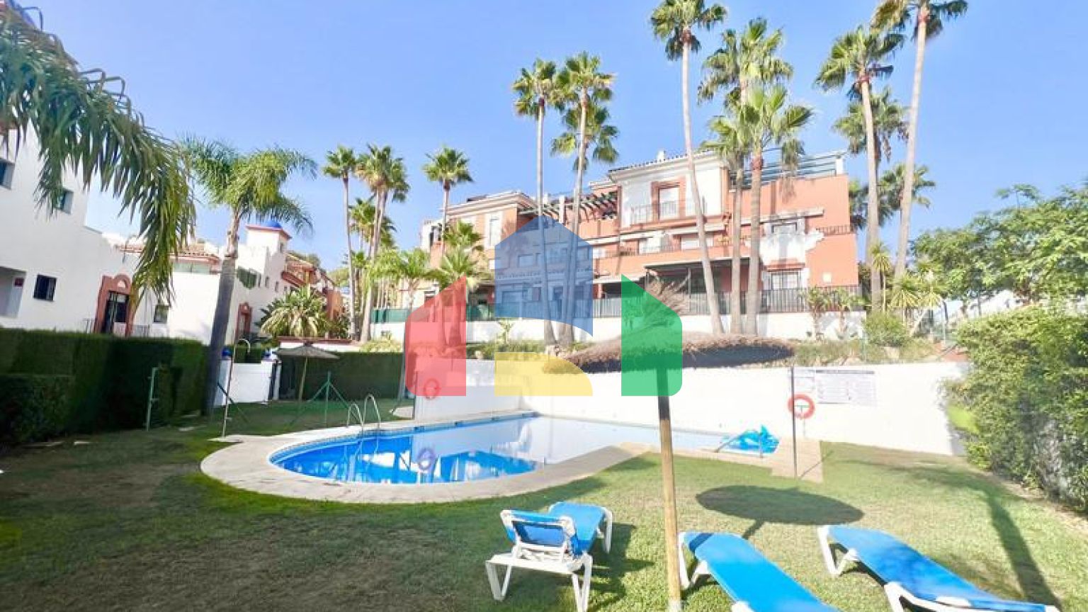 Дуплекс-пентхаус на продажу в Эстепоне.