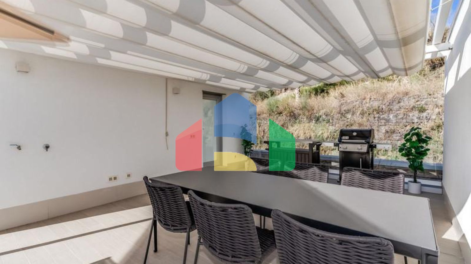 Новый современный таунхаус в Канселаде