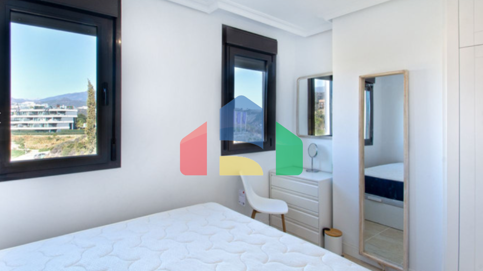 Люксовый двухуровневый пентхаус с видом на море и горы в Сельво, Эстепона