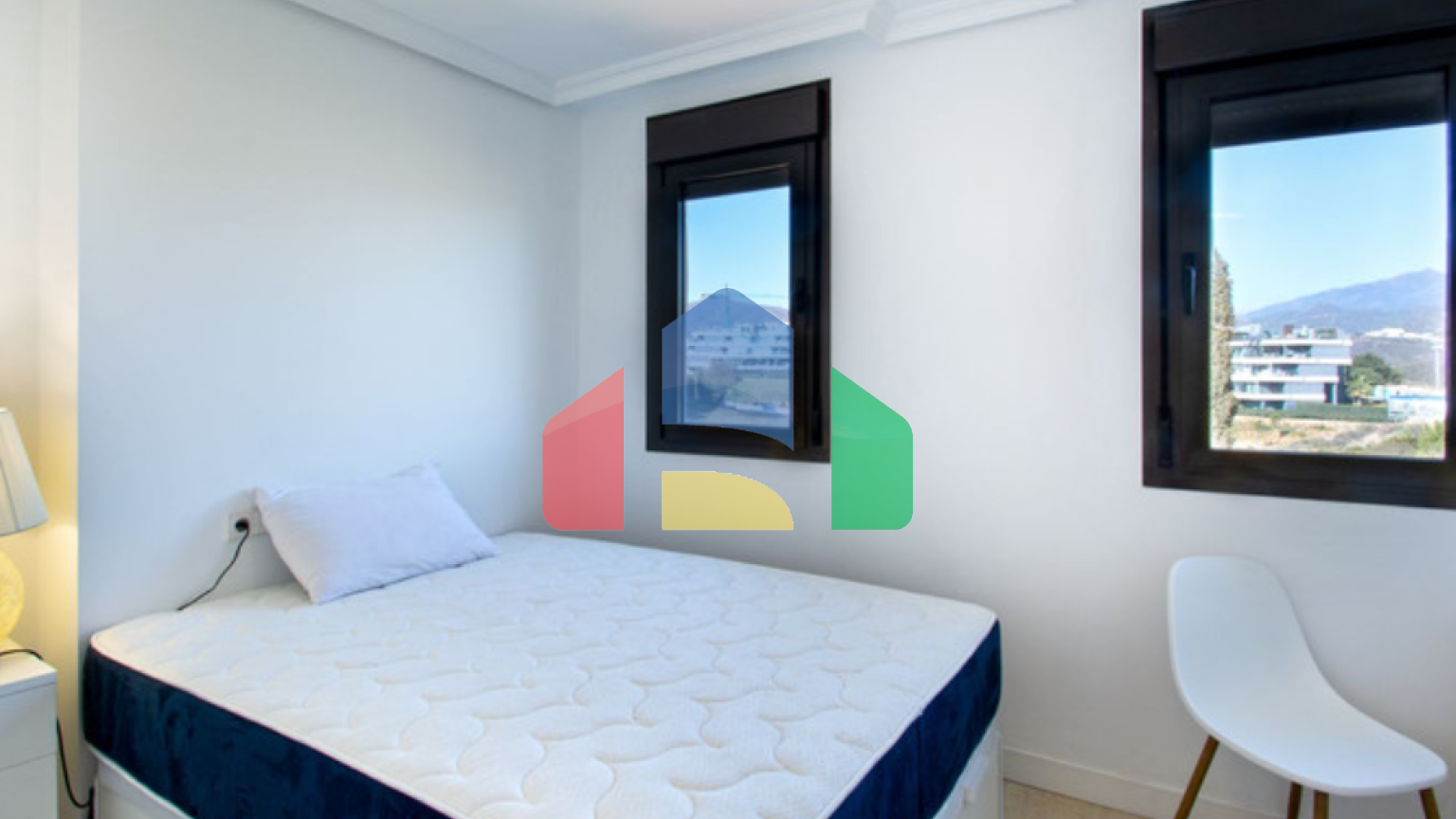 Люксовый двухуровневый пентхаус с видом на море и горы в Сельво, Эстепона