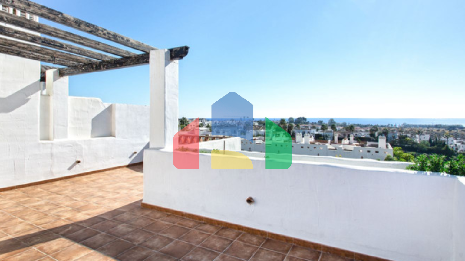 Люксовый двухуровневый пентхаус с видом на море и горы в Сельво, Эстепона