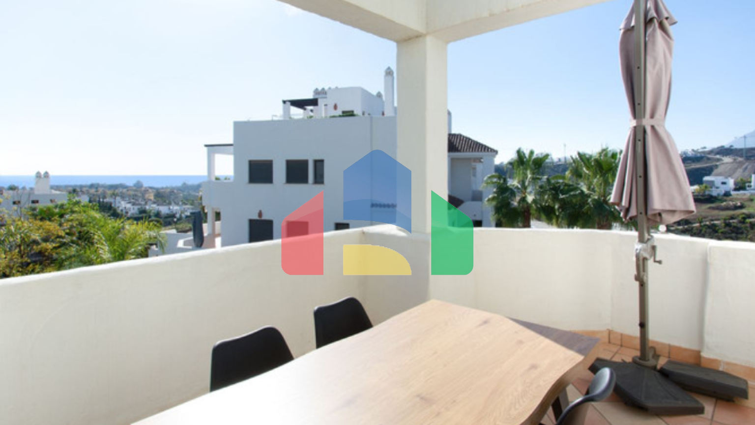 Люксовый двухуровневый пентхаус с видом на море и горы в Сельво, Эстепона