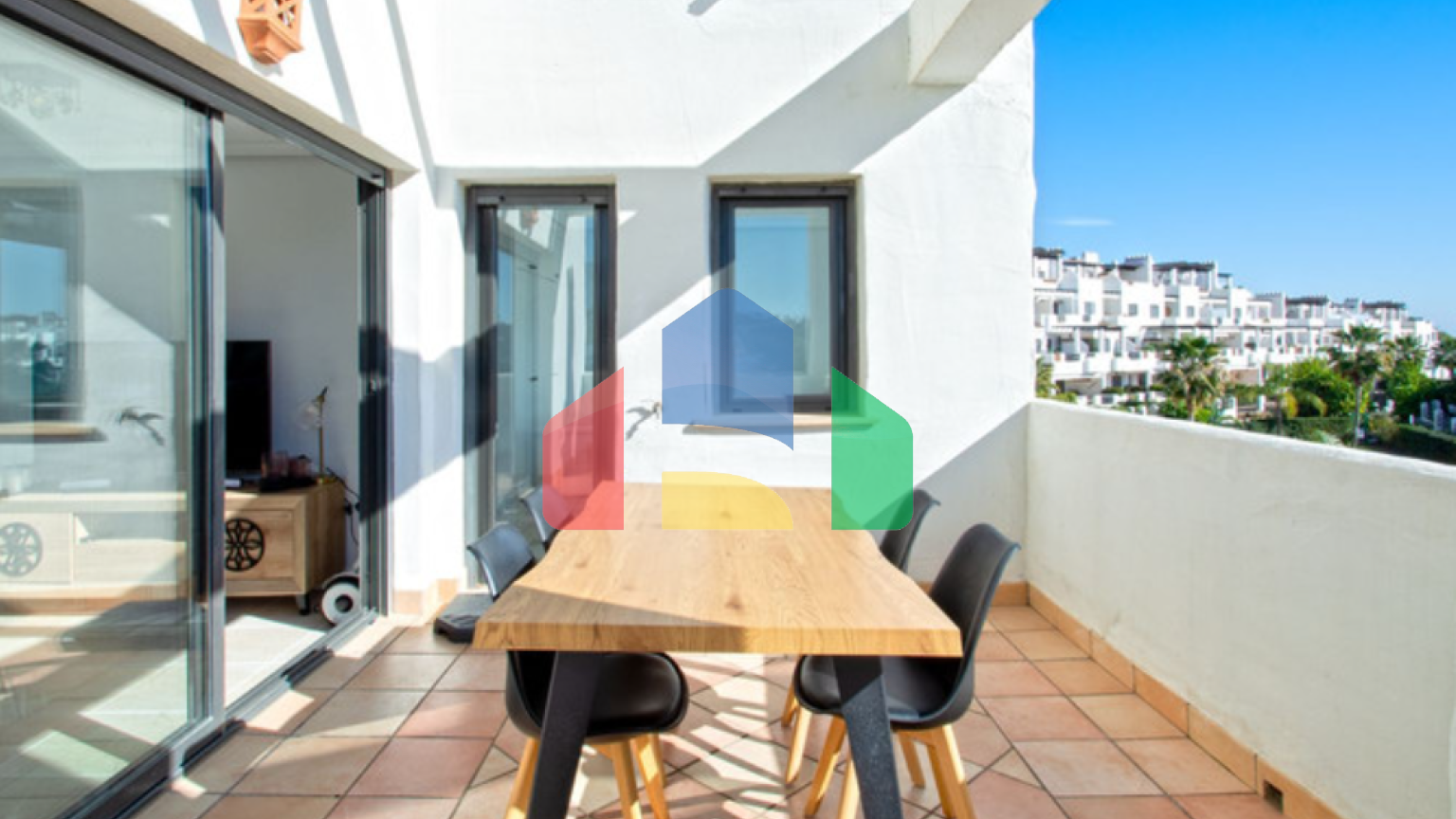 Люксовый двухуровневый пентхаус с видом на море и горы в Сельво, Эстепона