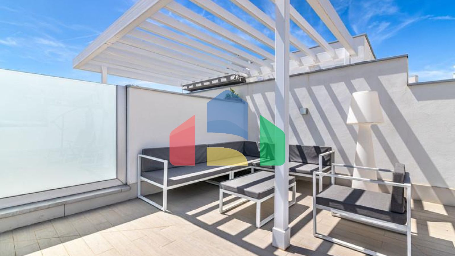 Элегантный Пентхаус с Терассой на Крыше в Эстепоне