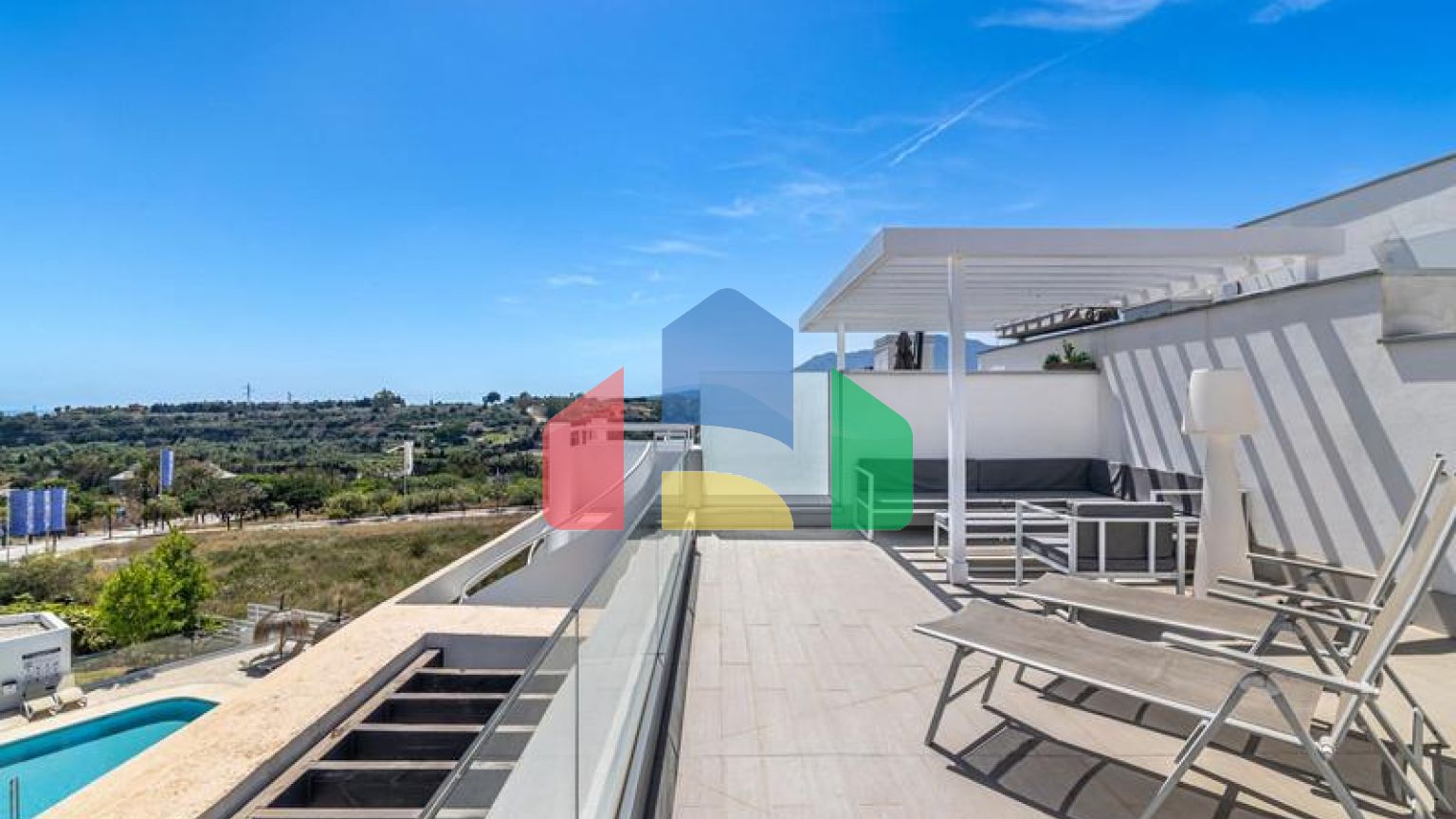 Элегантный Пентхаус с Терассой на Крыше в Эстепоне