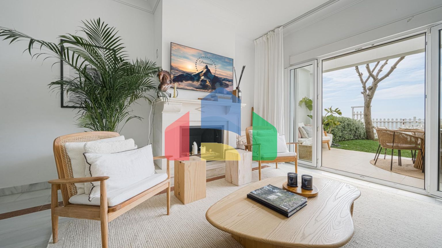 Luxurious 3-Bedroom Beachfront Townhouse в El Saladillo