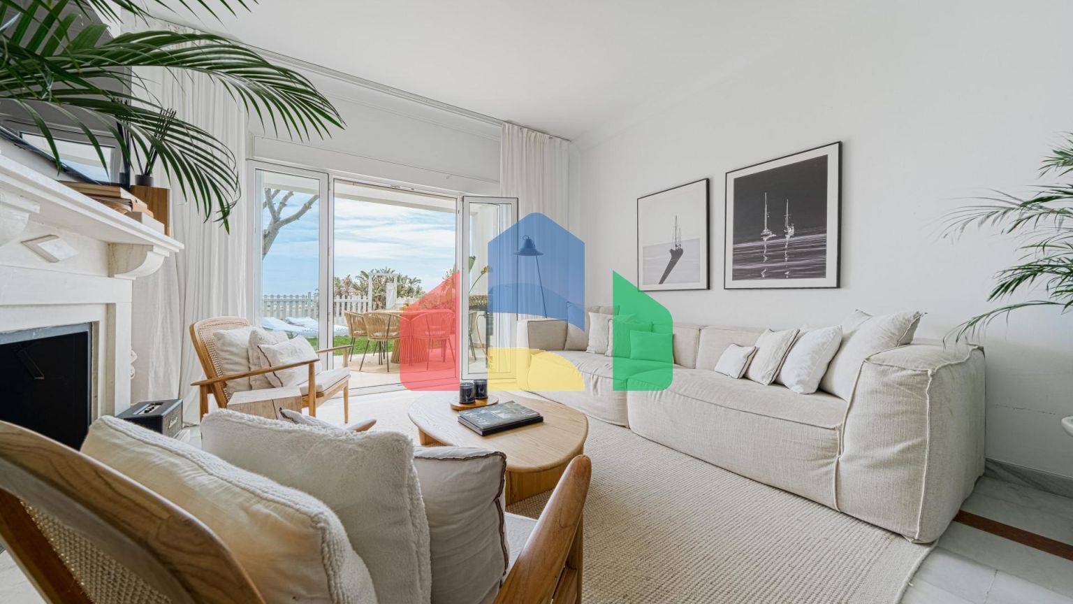 Luxurious 3-Bedroom Beachfront Townhouse в El Saladillo