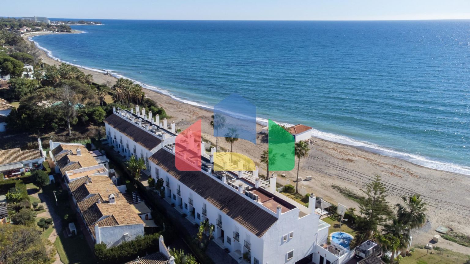 Luxurious 3-Bedroom Beachfront Townhouse в El Saladillo