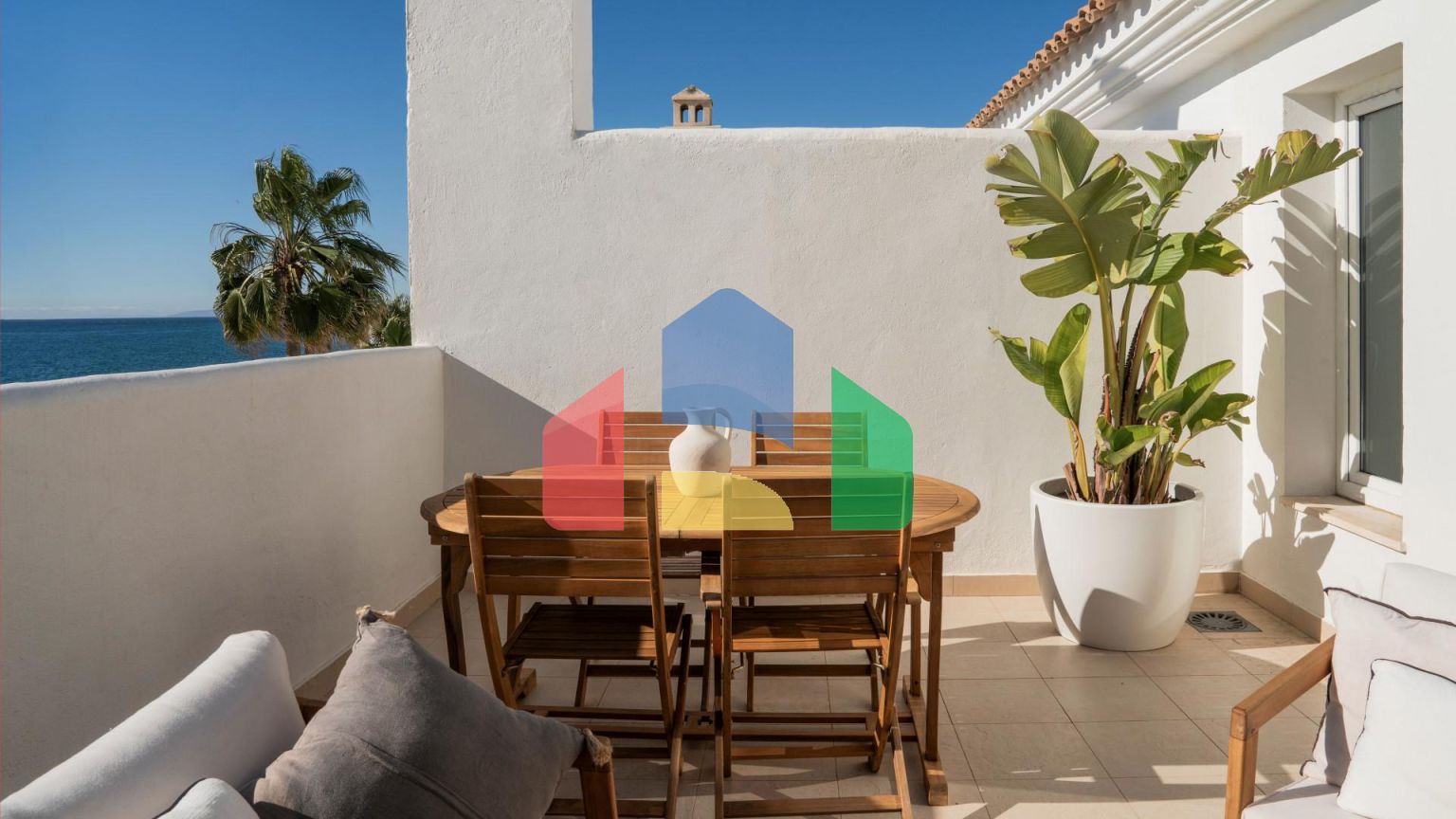 Luxurious 3-Bedroom Beachfront Townhouse в El Saladillo