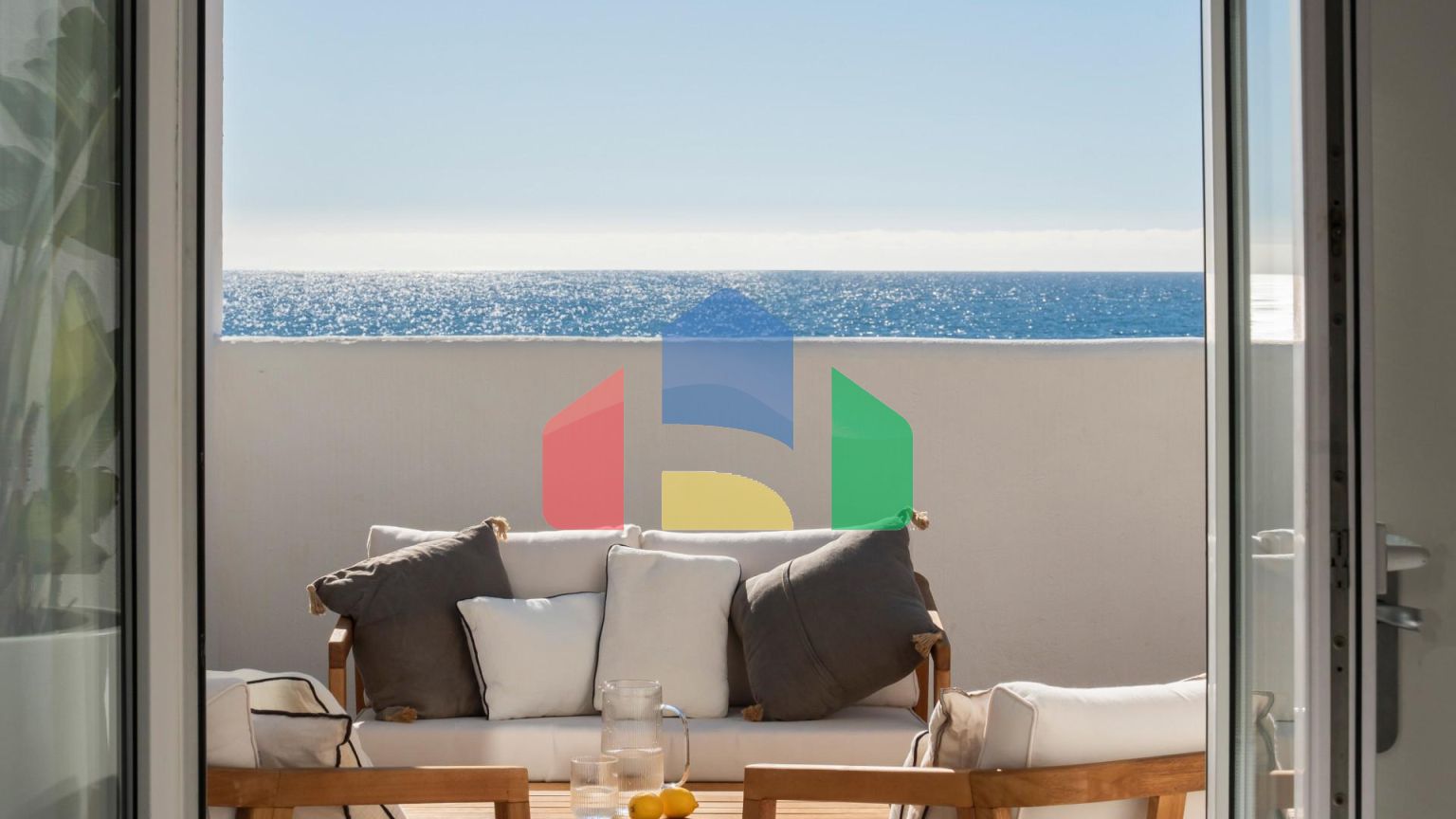 Luxurious 3-Bedroom Beachfront Townhouse в El Saladillo