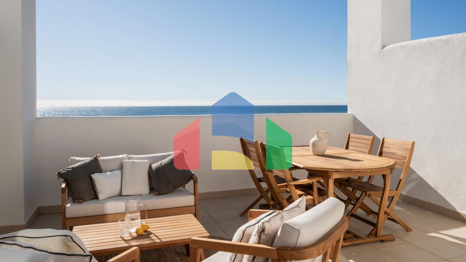 Luxurious 3-Bedroom Beachfront Townhouse в El Saladillo