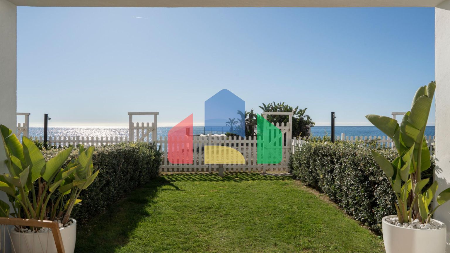 Luxurious 3-Bedroom Beachfront Townhouse в El Saladillo