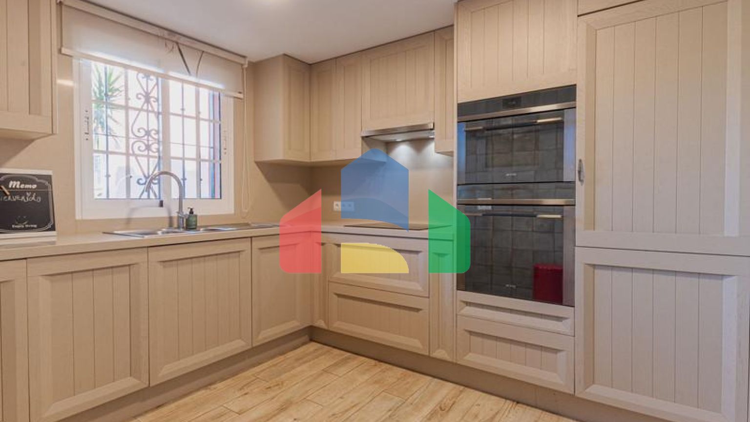 Таунхаус на продажу в Эстепоне