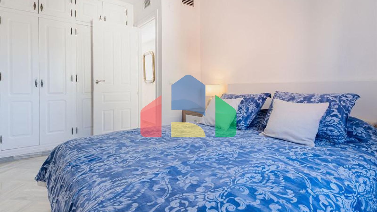 Таунхаус на продажу в Эстепоне