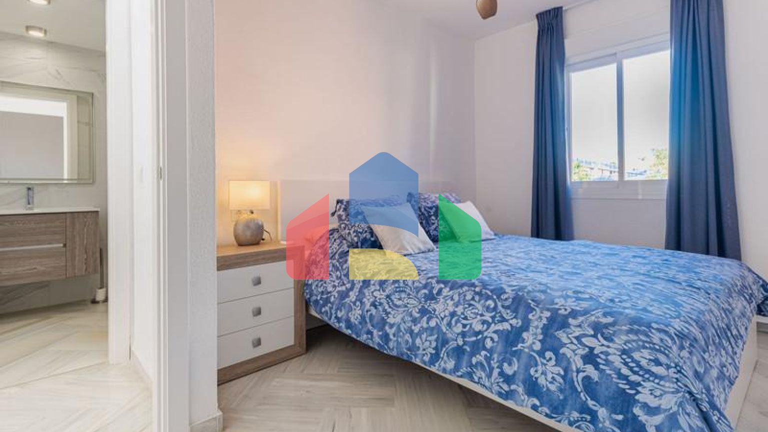 Таунхаус на продажу в Эстепоне