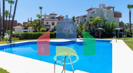 Таунхаус на продажу в Эстепоне