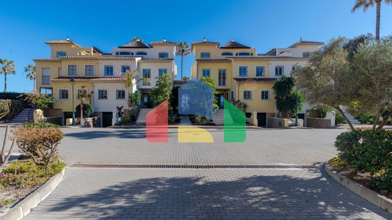 Таунхаус на продажу в Эстепоне