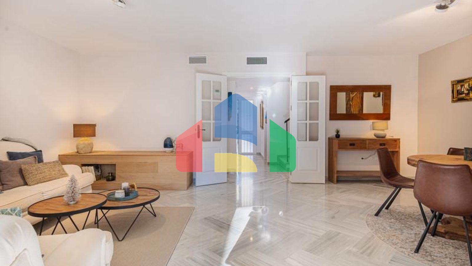 Таунхаус на продажу в Эстепоне