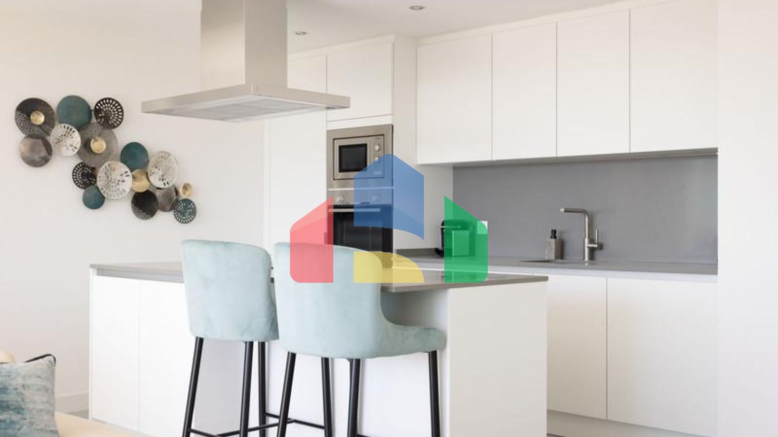 Элегантная Трехкомнатная Квартира с Видом на Море в Эстепоне