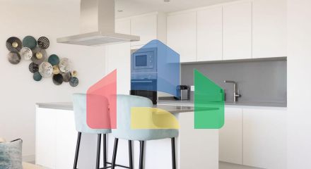 Элегантная Трехкомнатная Квартира с Видом на Море в Эстепоне Элегантная Трехкомнатная Квартира с Видом на Море в Эстепоне