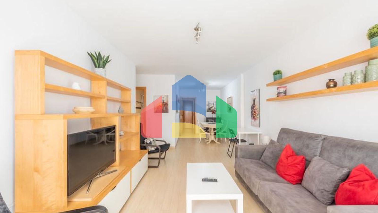 Элегантная Трехкомнатная Квартира с Видом на Море в Эстепоне