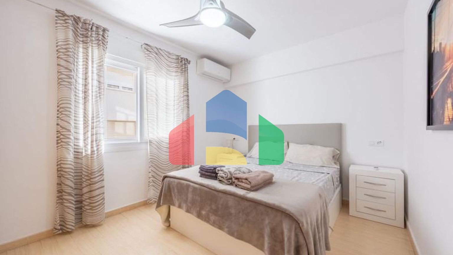 Элегантная Трехкомнатная Квартира с Видом на Море в Эстепоне