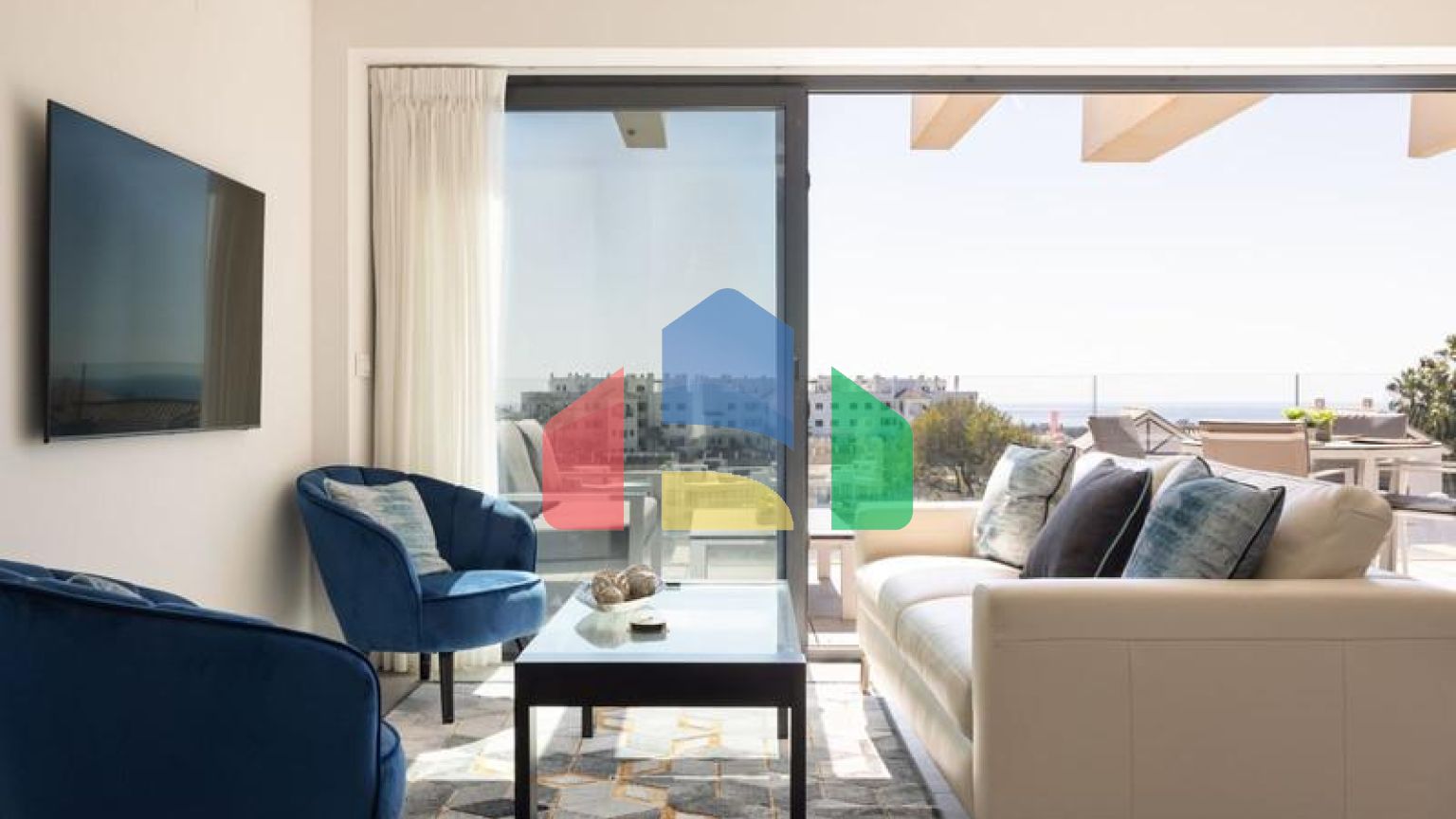 Элегантная Трехкомнатная Квартира с Видом на Море в Эстепоне