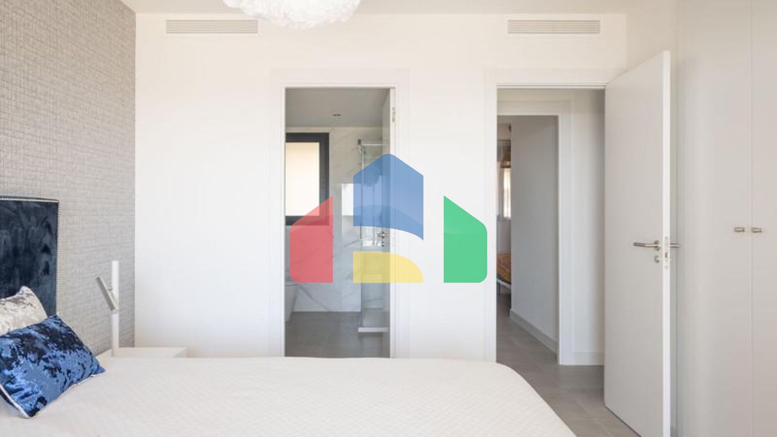 Элегантная Трехкомнатная Квартира с Видом на Море в Эстепоне