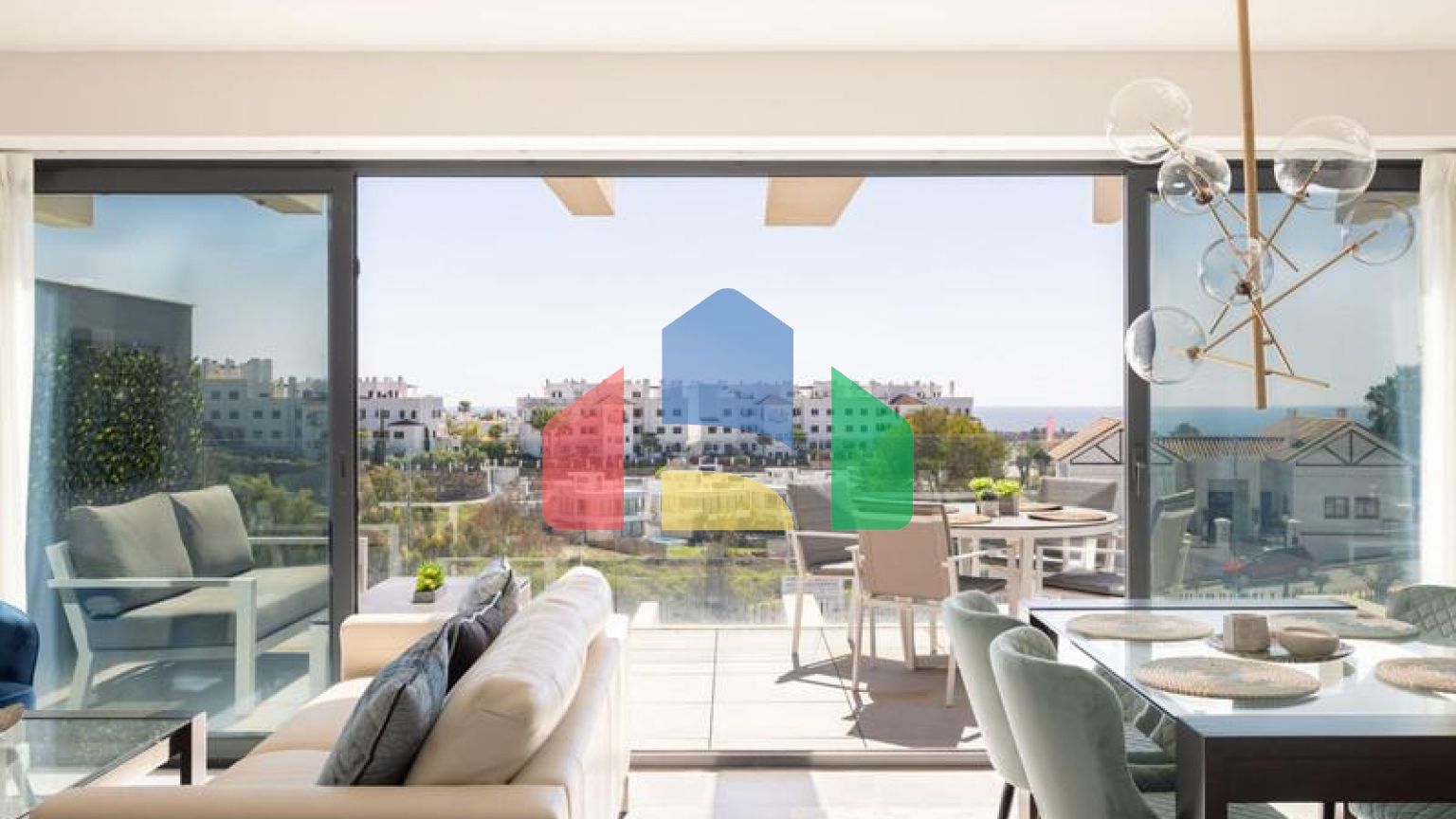 Элегантная Трехкомнатная Квартира с Видом на Море в Эстепоне