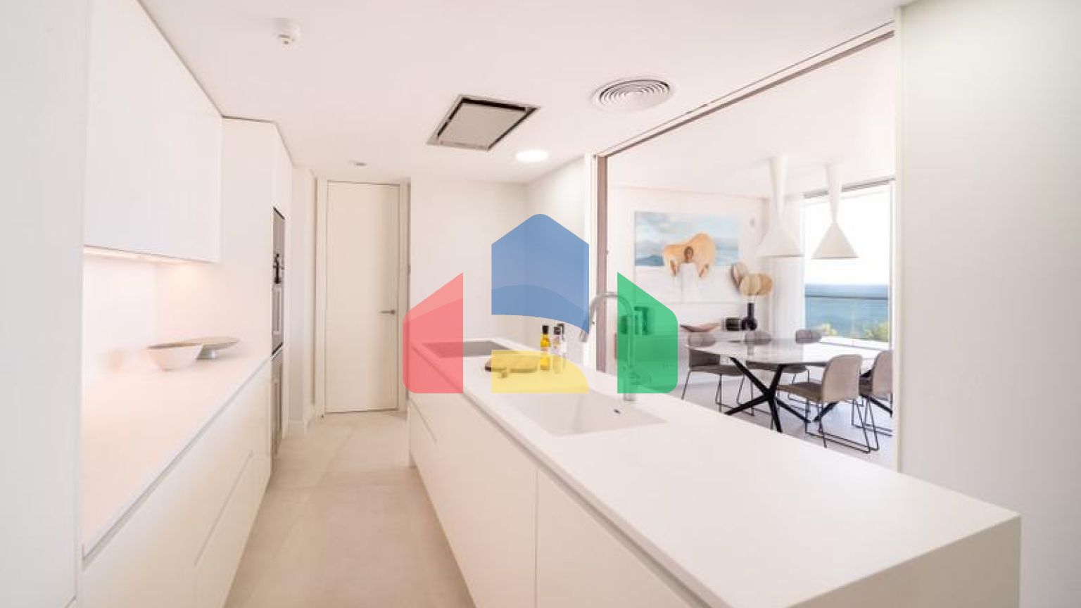 Роскошный новый пентхаус с 3 спальнями и 2 ванными комнатами в Эстепоне.