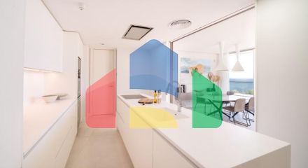 Роскошный новый пентхаус с 3 спальнями и 2 ванными комнатами в Эстепоне.