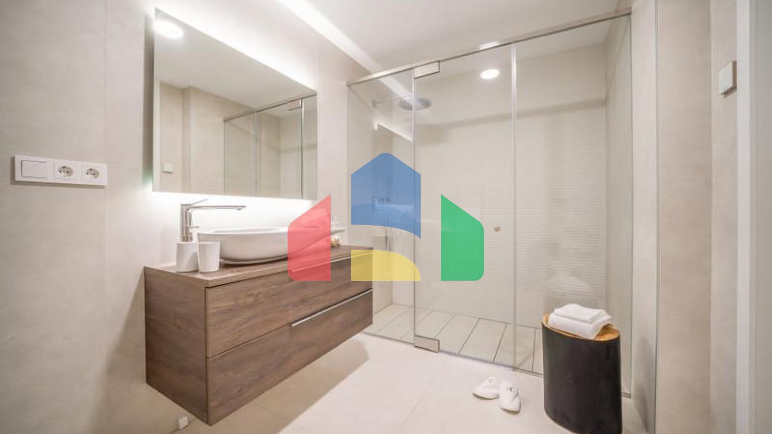 Роскошный новый пентхаус с 3 спальнями и 2 ванными комнатами в Эстепоне.