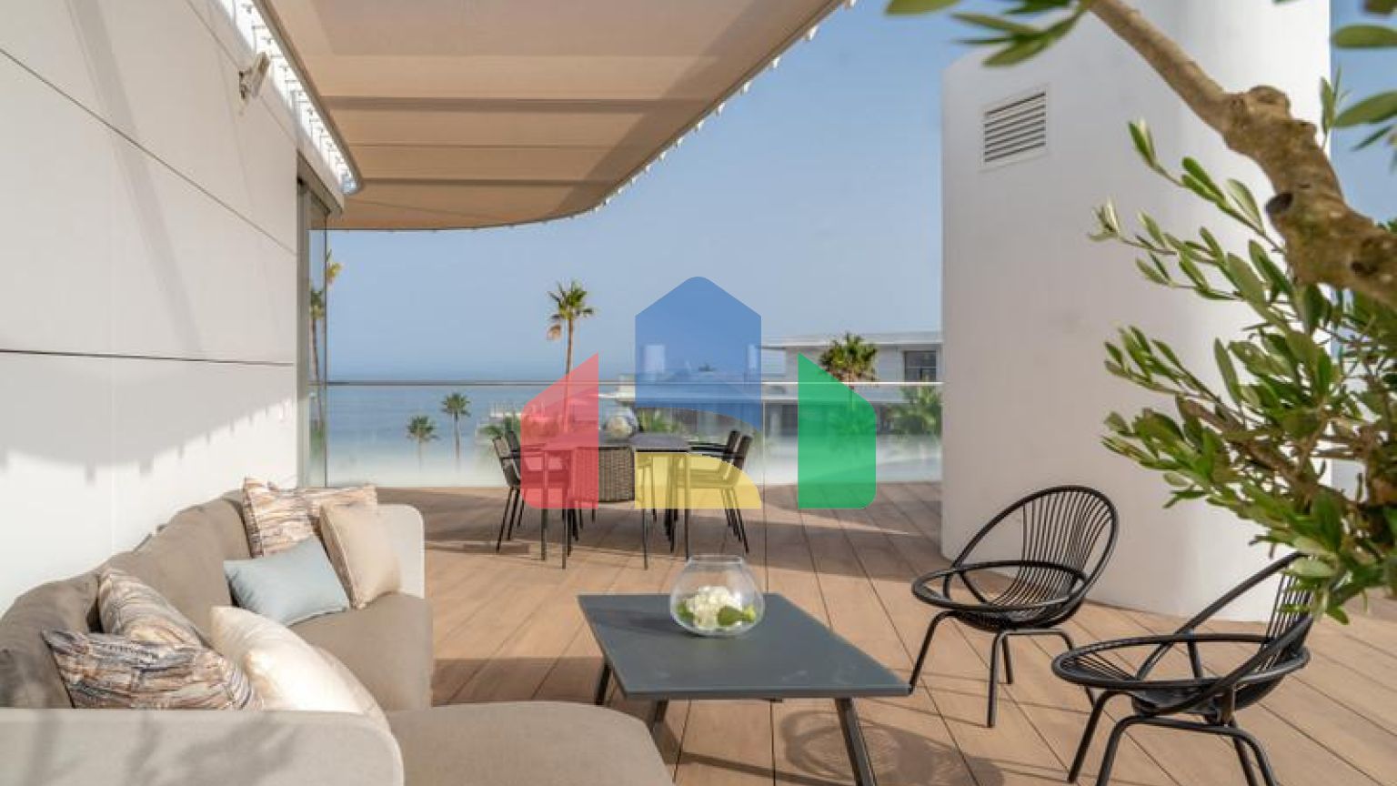 Роскошный новый пентхаус с 3 спальнями и 2 ванными комнатами в Эстепоне.