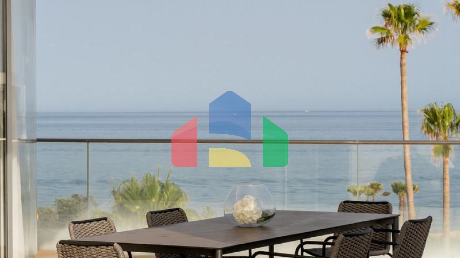 Роскошный новый пентхаус с 3 спальнями и 2 ванными комнатами в Эстепоне.