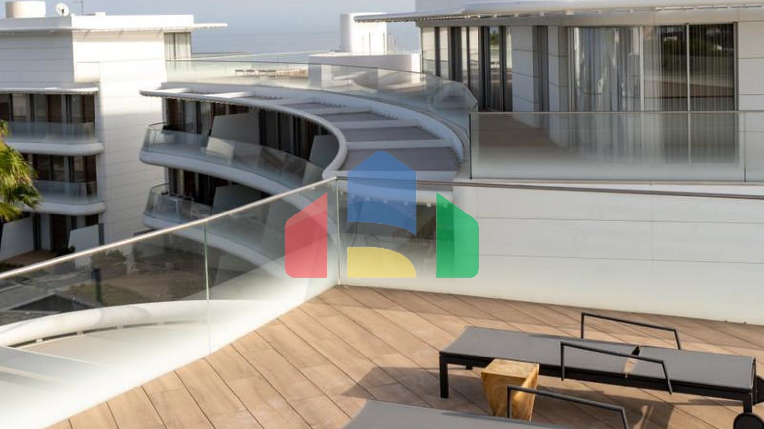 Роскошный новый пентхаус с 3 спальнями и 2 ванными комнатами в Эстепоне.