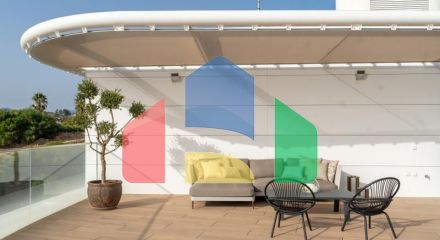 Роскошный новый пентхаус с 3 спальнями и 2 ванными комнатами в Эстепоне.