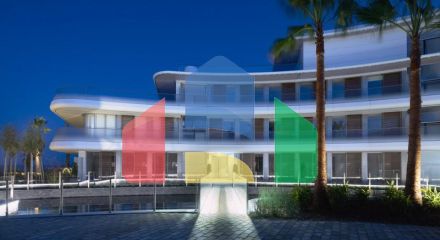 Роскошный новый пентхаус с 3 спальнями и 2 ванными комнатами в Эстепоне.