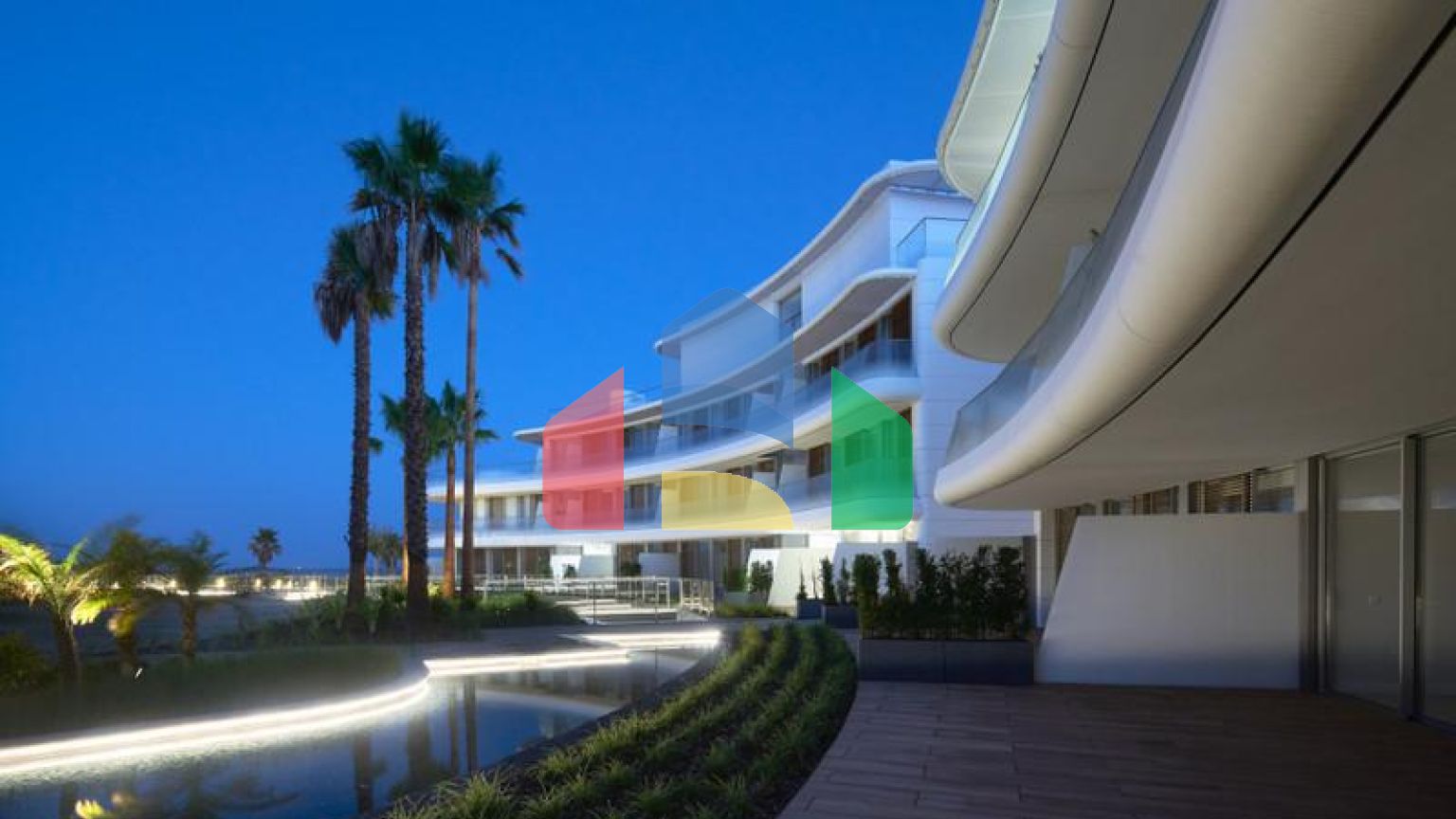 Роскошный новый пентхаус с 3 спальнями и 2 ванными комнатами в Эстепоне.